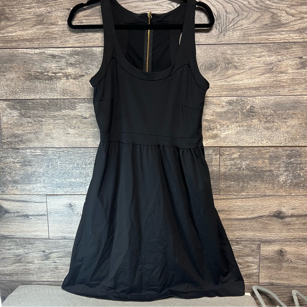 Black Sleeveless Fit & Flare Dress w/ Gold Back Zipper with Pockets. Size Large